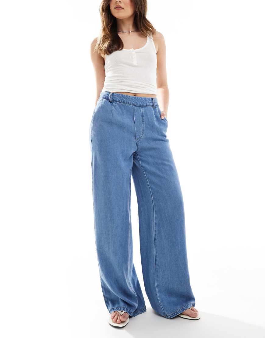 Object - Weit geschnittene Hose aus Denim-Chambray in Hellblau Object - Weit geschnittene Hose aus Denim-Chambray in Hellblau von Object