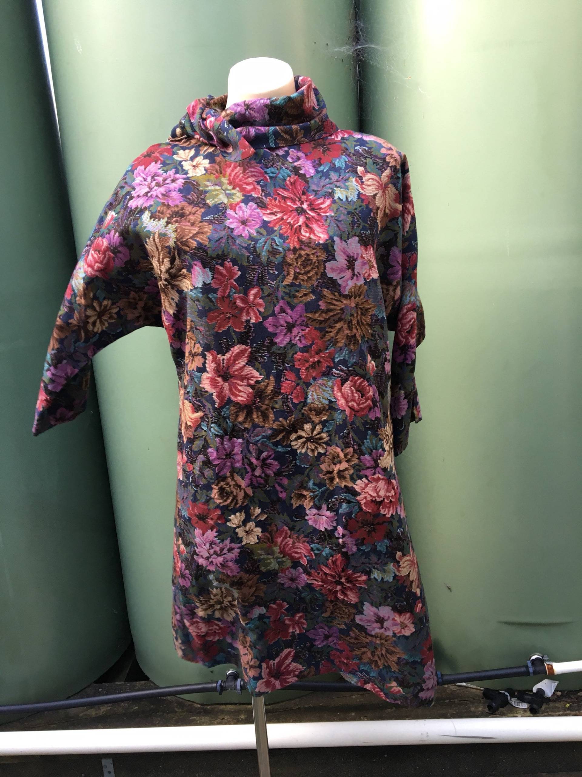 Fabelhaftes S Vintage 1970's Mod Wollmischgewebe in Gobelin-Optik Winterkleid Fabelhaftes S Vintage 1970's Mod Wollmischgewebe in Gobelin-Optik Winterkleid von Objectsofdesirebyme