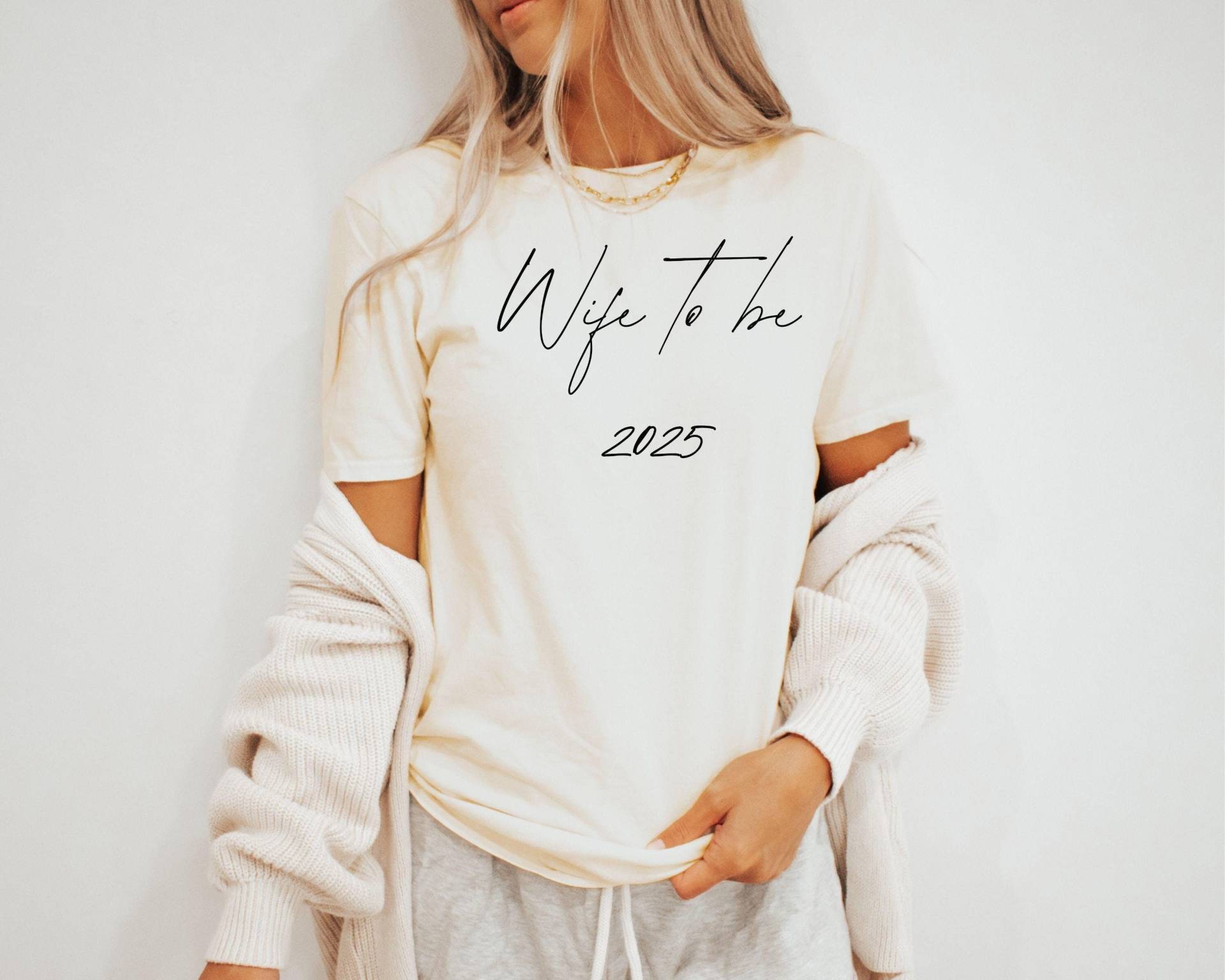 Geschenk Für Verlobte Verlobung Wifey Shirt Wife To Be Braut 2025 Hochzeit Bachelorette von ObliqueShirts