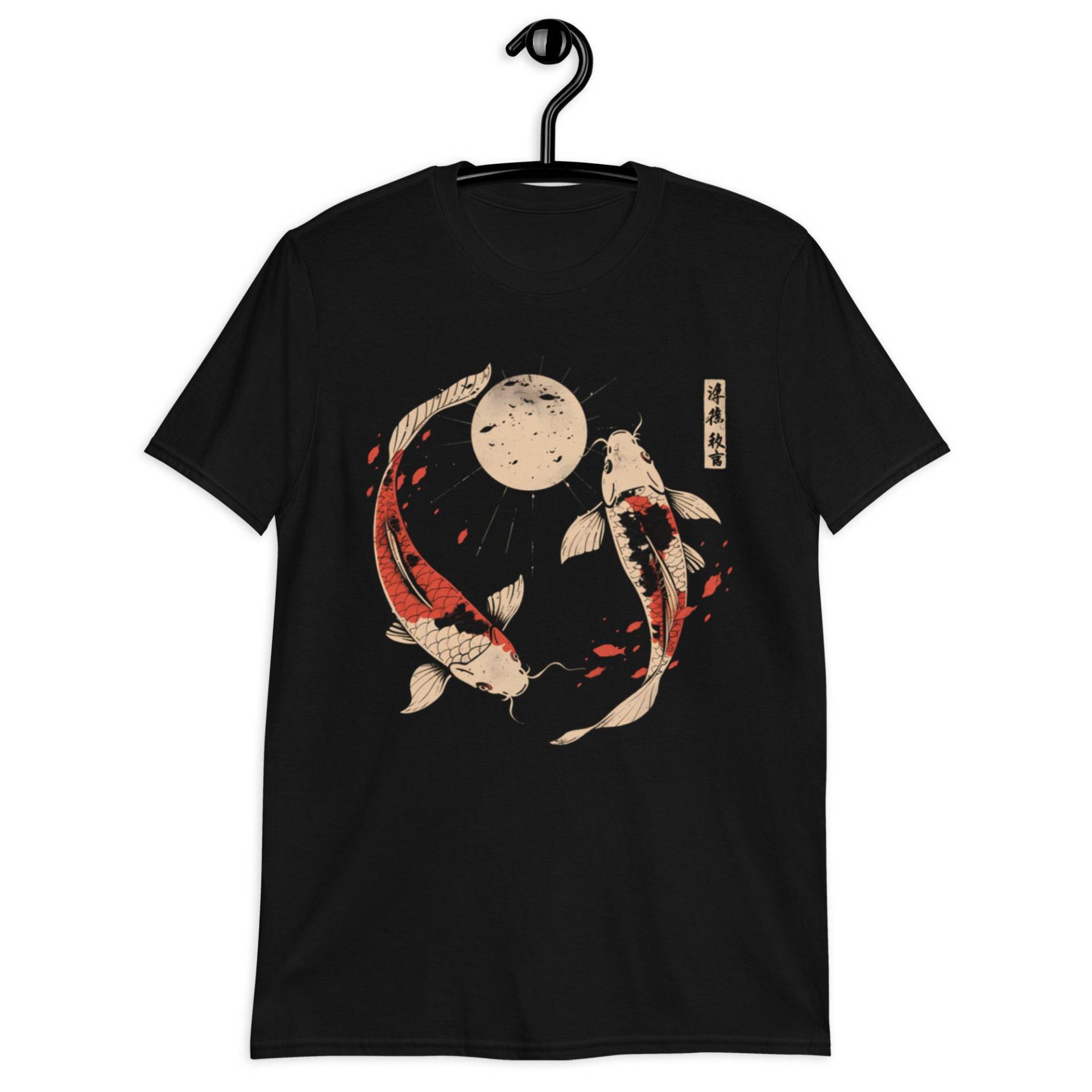 Koi Karpfen Retro T-Shirt Vintage Fisch Shirt Japan Streetwear Streetstyle Geschenk Für Ihn Sie Freundin Freund Unisex Grafik Koi Karpfen Retro T-Shirt Vintage Fisch Shirt Japan Streetwear Streetstyle Geschenk Für Ihn Sie Freundin Freund Unisex Grafik von ObliqueShirts