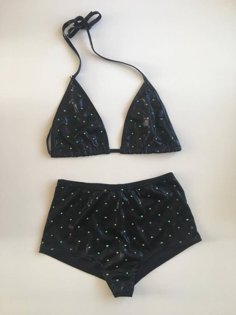 Meerjungfrau Dreieckshalter Neck Top Und Hot Pants Mit Irisierenden Ab Strasssteinen Meerjungfrau Dreieckshalter Neck Top Und Hot Pants Mit Irisierenden Ab Strasssteinen von OblivionFashion