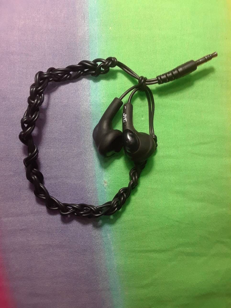 Earbud Armband Earbud Armband von ObliviousLuminescenc