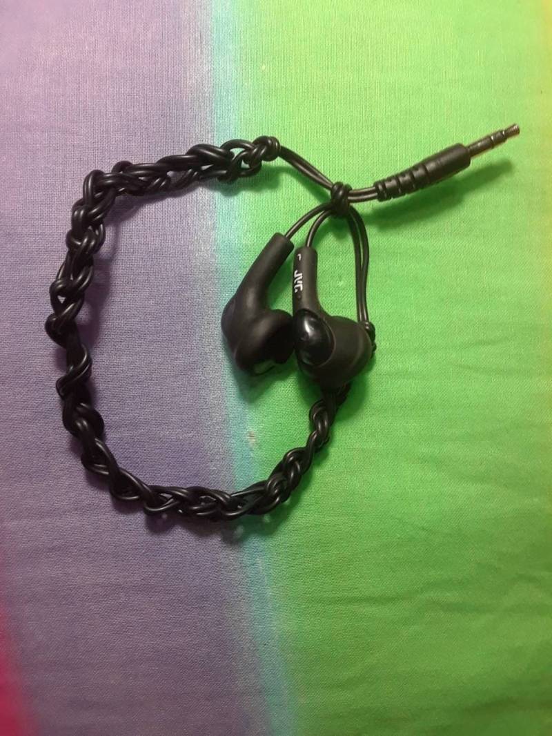 Earbud Armband Earbud Armband von ObliviousLuminescenc