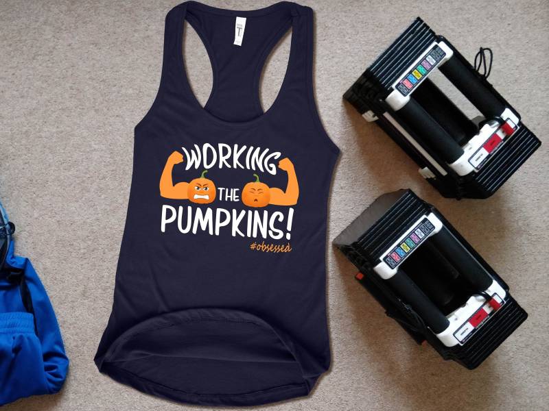 Working The Pumpkins Workout Tank Herbst Halloween Fitness Shirt Muscle Mom Racerback #obsessed von ObsessedMerch