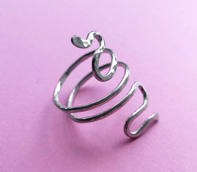 Gehämmerter Sterling Silber Spiral-Ring - Jugendstil Filigran von ObsidianDreamsShop