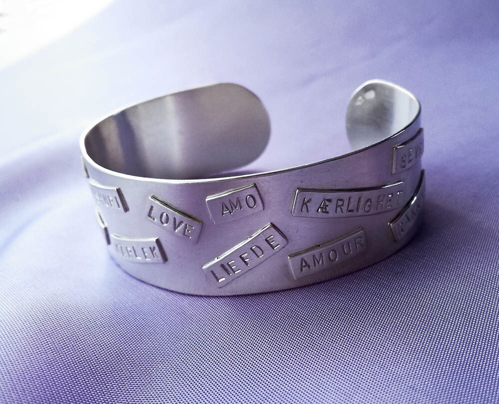Handgemachtes Armband Aus Sterlingsilber Liebe in 13 Sprachen von ObsidianDreamsShop