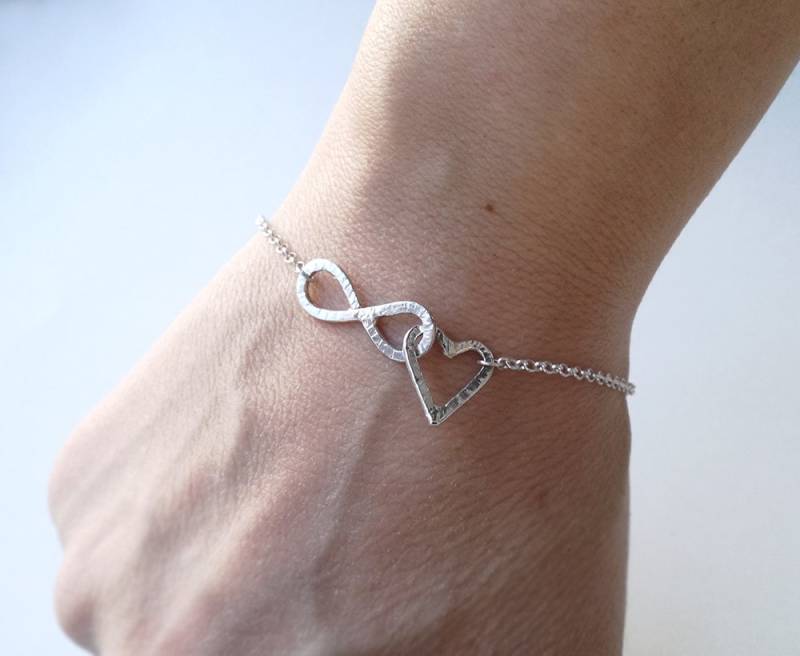sterling Silber Herz Infinity Armband, Zarte Handgemachte Fußkette von ObsidianDreamsShop