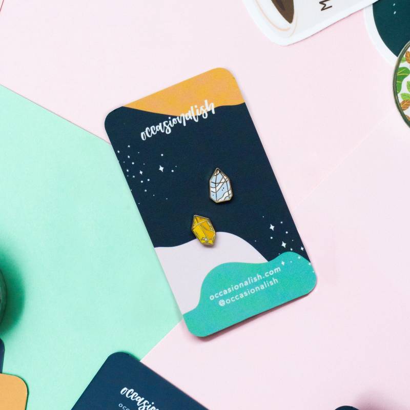 Kristall Emaille Anstecker Anstecknadel Vergoldet von Occasionalish