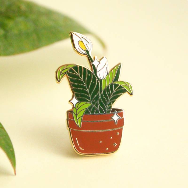Peace Lilie Hard Enamel Pin Zimmerpflanze Anstecknadel Peace Lilie Hard Enamel Pin Zimmerpflanze Anstecknadel von Occasionalish