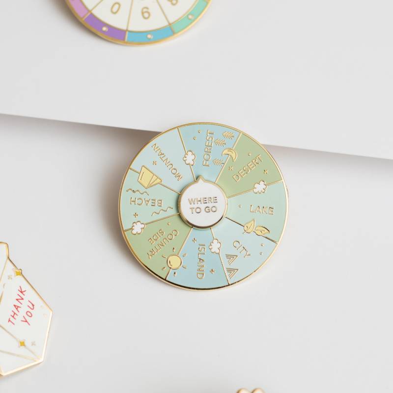 Drehender Emaille Pin Wohin Soll Man Gehen Reisegeschenk von Occasionalish