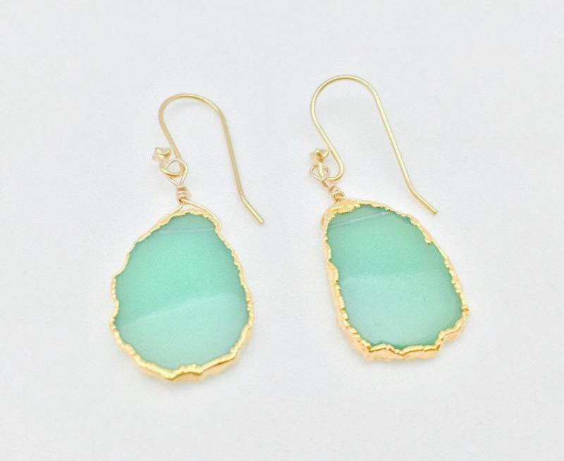 Chrysokoll Geschnittene Gold Ohrringe // Freies Form Gold, Eingetaucht in 18K Vermeil von OceanGemsCo