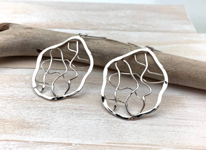 Freie Form Silber Ohrringe // Leicht Gehämmerte Abstrakte Minimalistisch Modern/Käfig 925 Sterling von OceanGemsCo