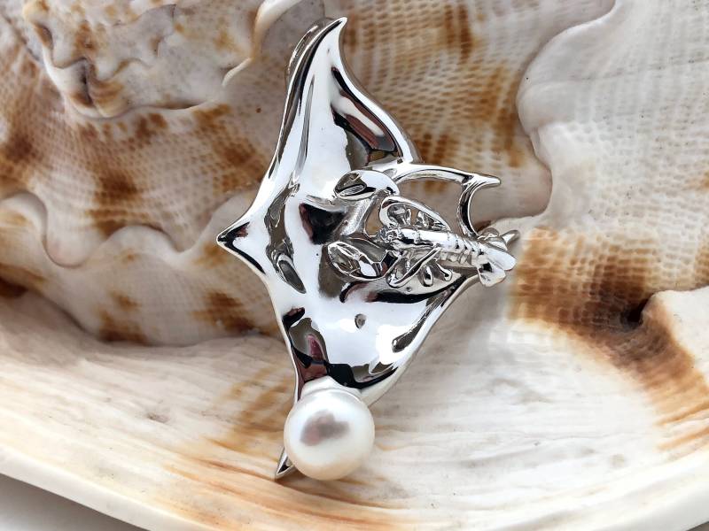 Mantarochen Mit Hummer Perle Anhänger // Silber Manta Rochen Schmuck Aus Dem Meer 925 Sterling von OceanGemsCo