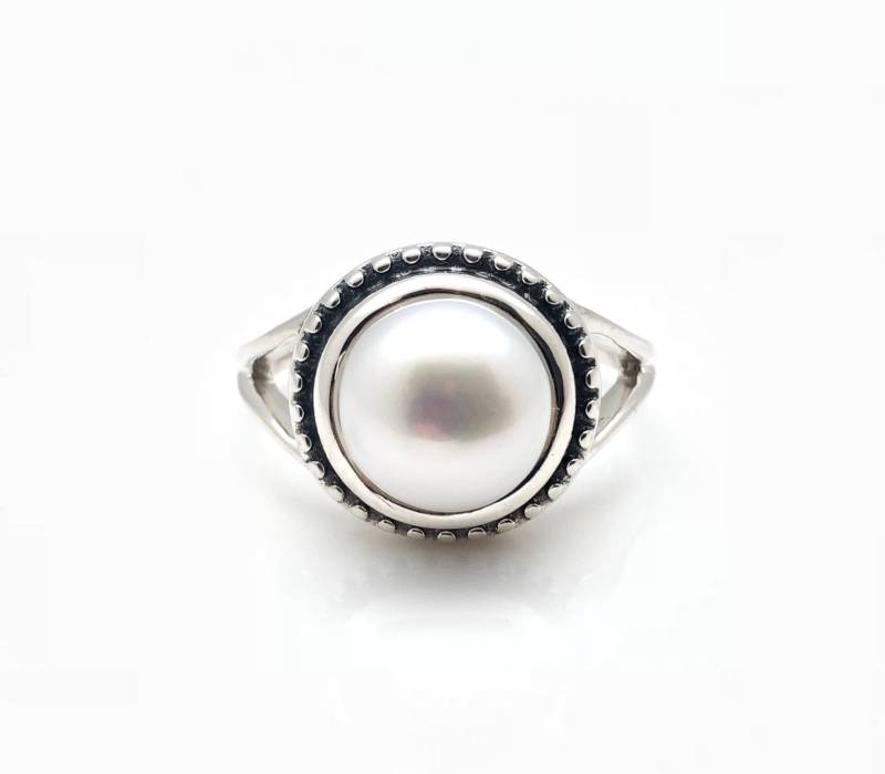 Runder Perlenring // Geätzte 925 Sterling Silber Fassung Natürlicher Silberperlenring Perlenschmuck von OceanGemsCo