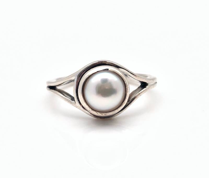 Schlichter Perlenring // Oxidierte Sterling Silber Fassung Perlenschmuck von OceanGemsCo