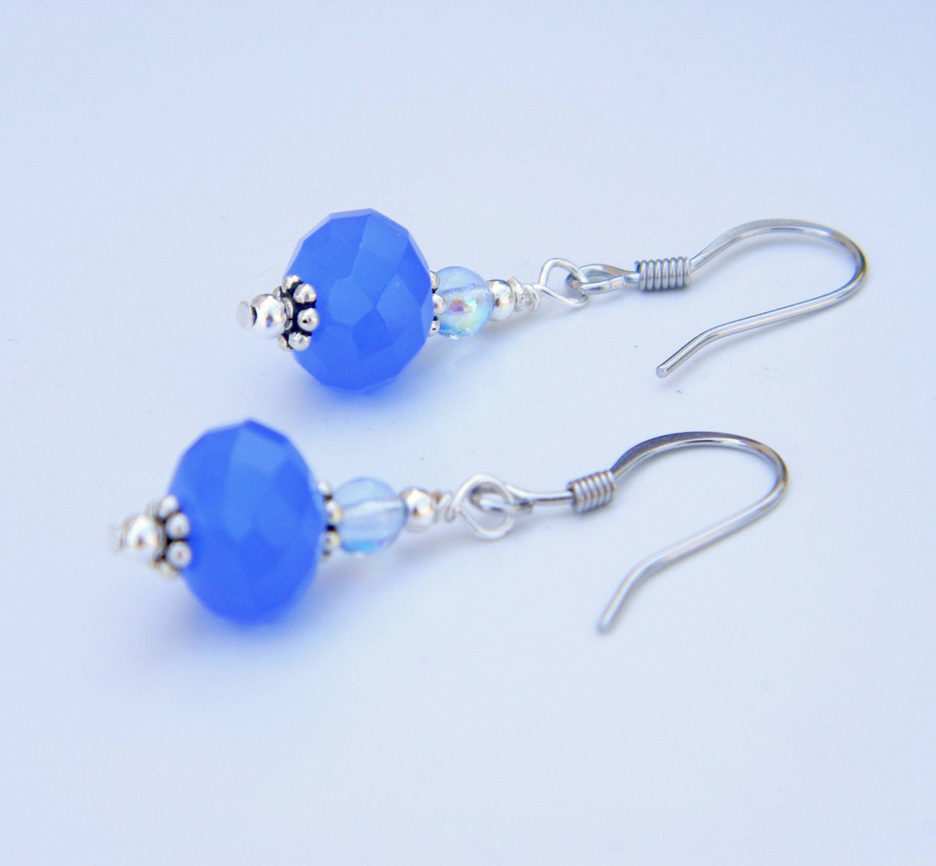 Blau Facettierten Stein Und Glas Perlen Silber Ohrringe Blau Facettierten Stein Und Glas Perlen Silber Ohrringe von OceanIsleDesigns