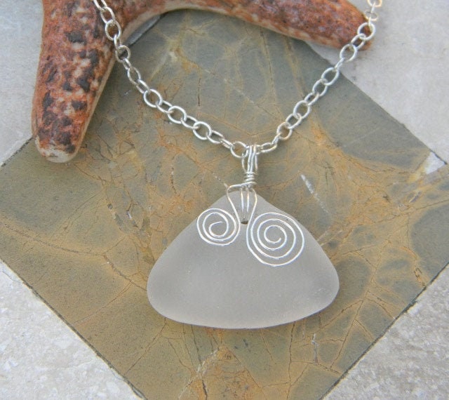 Sea Glass Wire Wrapped Anhänger Halskette von OceanIsleDesigns