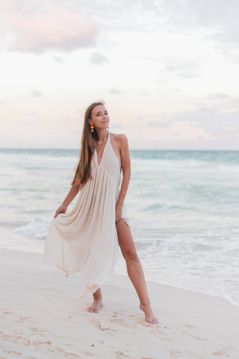 Handgefertigtes Sommerkleid Aus Baumwolle Boho Flowy Strand Outfit von OceanaTulumBoutique