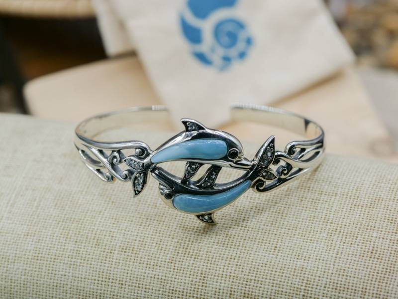 Larimar Delfin Armreif Design - Sterling Silber Mit Natürlichem Blauem Stein Und Weißem Topas Ocean Inspired von OceanoAzure
