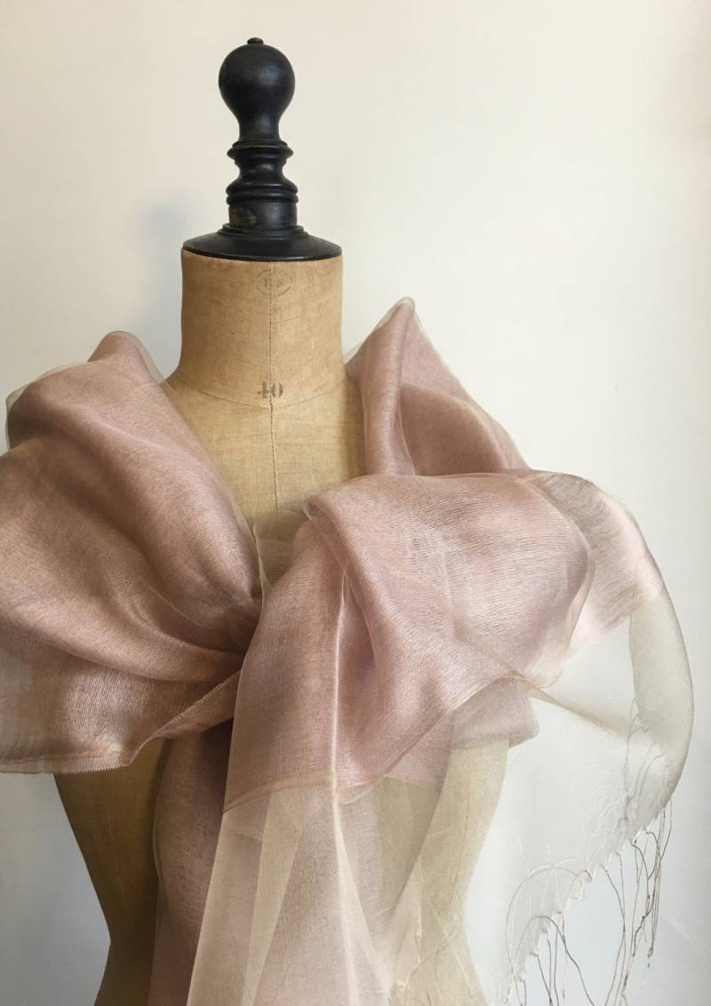 Altrosa-Beige Hochzeitsstola - Rosa-Beige Stola Mit Kleinen Perlen An Den Fransen Ideale Brautstola Für Die Hochzeitszeremonie Altrosa-Beige Hochzeitsstola - Rosa-Beige Stola Mit Kleinen Perlen An Den Fransen Ideale Brautstola Für Die Hochzeitszeremonie von Ocelyane