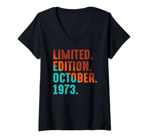 Damen Limitierte Auflage, Oktober 1973 Geburtstag T-Shirt mit V-Ausschnitt Damen Limitierte Auflage, Oktober 1973 Geburtstag T-Shirt mit V-Ausschnitt von October 1973 Retro Vintage Year 1973 Gift