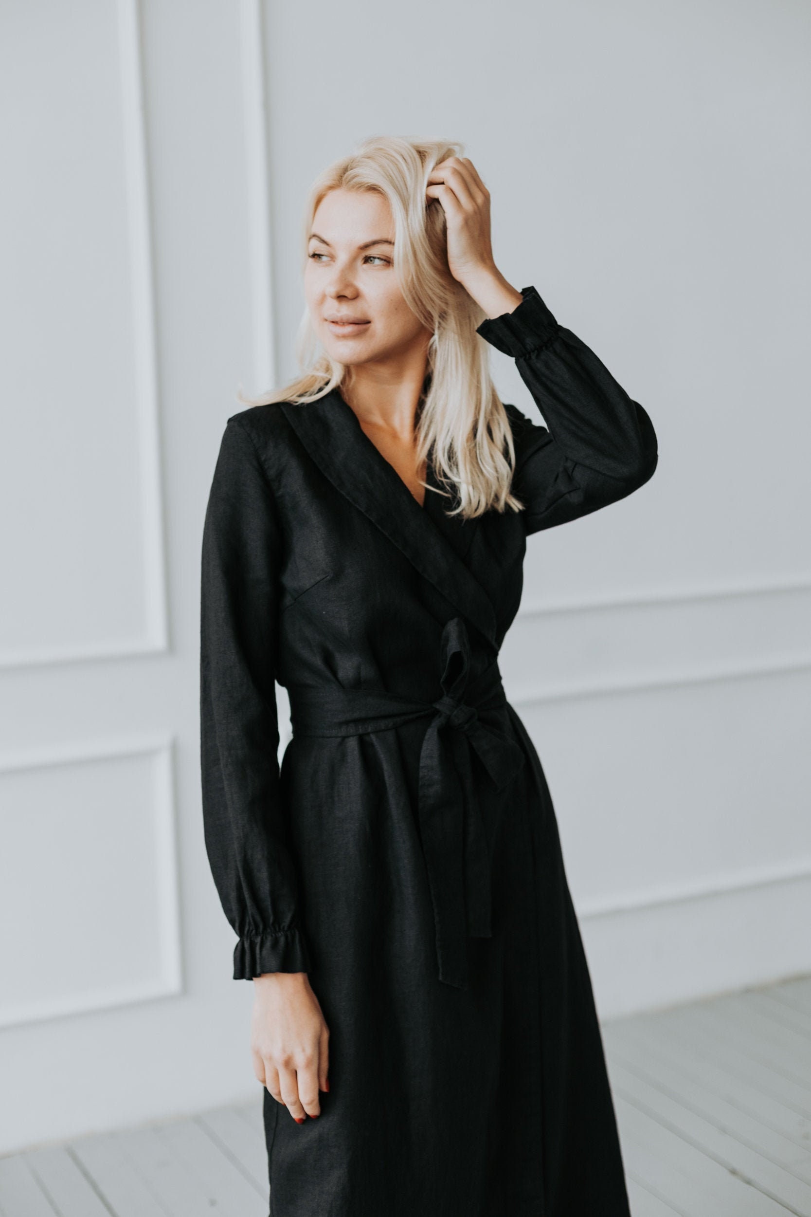 Wadenlanges Wickelkleid Aus 100 % Leinen/ 1283 Wadenlanges Wickelkleid Aus 100 % Leinen/ 1283 von OdaLux