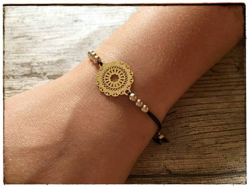 Freundschaftsband, Boho, Urlaub, Makramee, Filigranes Armband Mit Perlen Vergoldet von Odalisquedesign