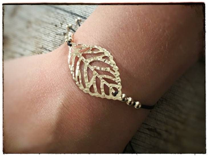 Freundschaftsband, Boho, Urlaub, Makramee, Filigranes Armband Mit Perlen Vergoldet von Odalisquedesign