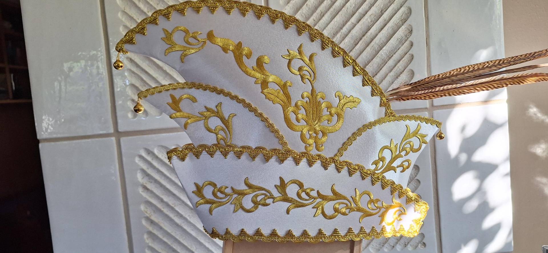 Komiteekappe, Prinzenkappe, Narrenkappe, Karneval, Garde, Fasching, Elferrat, De-Luxe Mit Goldfasanfedern Komiteekappe, Prinzenkappe, Narrenkappe, Karneval, Garde, Fasching, Elferrat, De-Luxe Mit Goldfasanfedern von Odalisquedesign
