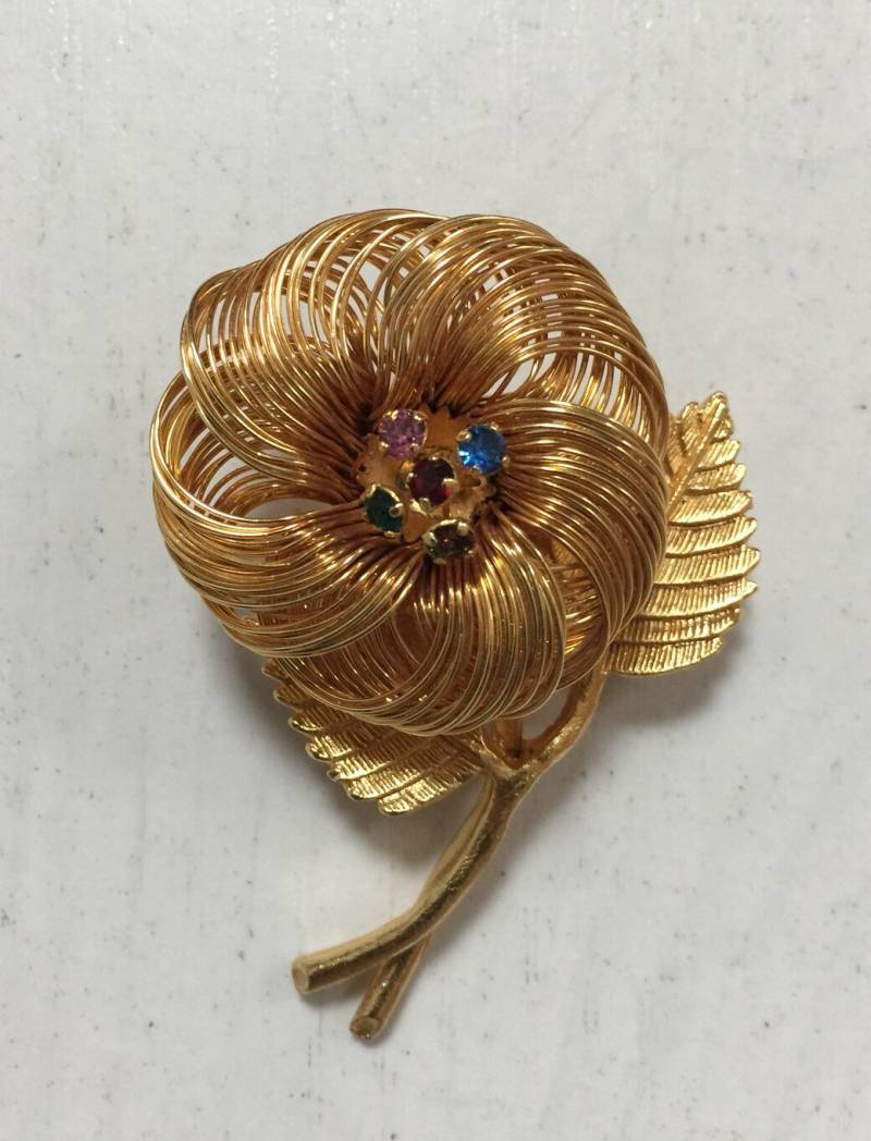 1950Er Jahre Goldton Wunde Draht Brosche Mit Strass Center Vintage Pin von OddTwin