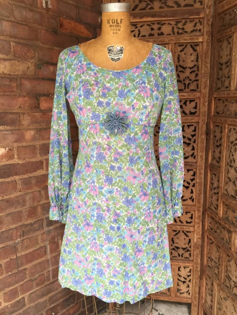 1960Er Jahre Baumwoll Geblümtes Minikleid Mit Rüschenärmeln 1960Er Jahre Baumwoll Geblümtes Minikleid Mit Rüschenärmeln von OddTwin