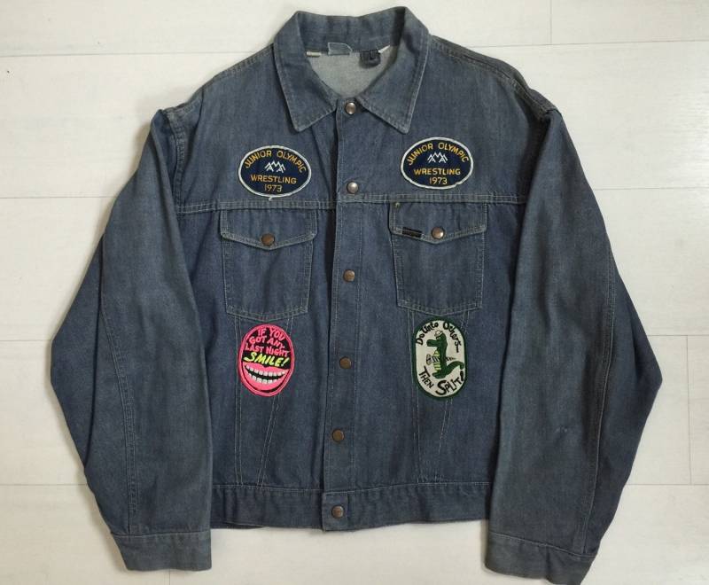 1970Er Jahren Echte Rehe Jeansjacke Mit Patches Vintage Sears, Roebuck Jean Jacke 1970Er Jahren Echte Rehe Jeansjacke Mit Patches Vintage Sears, Roebuck Jean Jacke von OddTwin