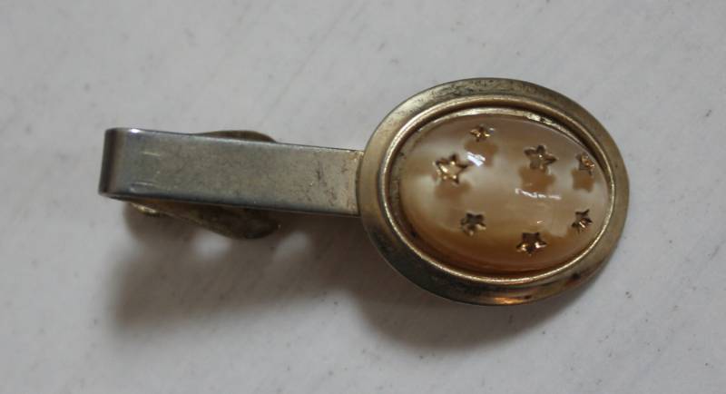 Vintage Krawatte Bar Mit Polierten Stein Und Gold Sterne Vintage Krawatte Bar Mit Polierten Stein Und Gold Sterne von OddTwin
