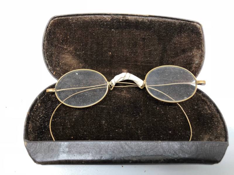 Vintage Wired Rim Gläser Mit Fall von OddsandEndsbyPanek