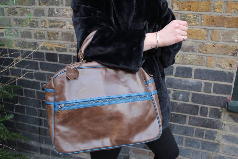 Braune Ledertasche Mit Blauem Rand Jackie Weekender Bag von OdiLynch