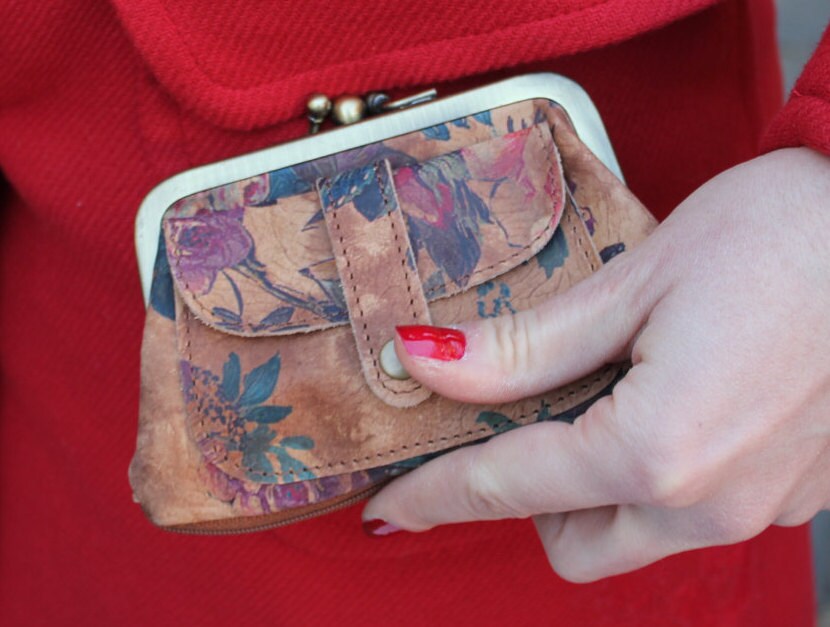 Floral Leder Kisslock Geldbörse Doppelverschluss, Fronttasche von OdiLynch