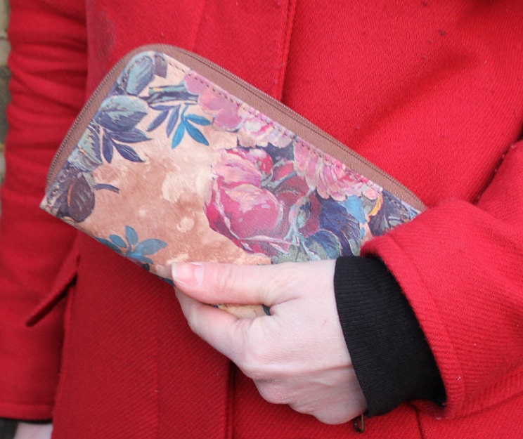 Florale Leder Reißverschluss Geldbörse Große Clutch Mit Kartenfächern von OdiLynch