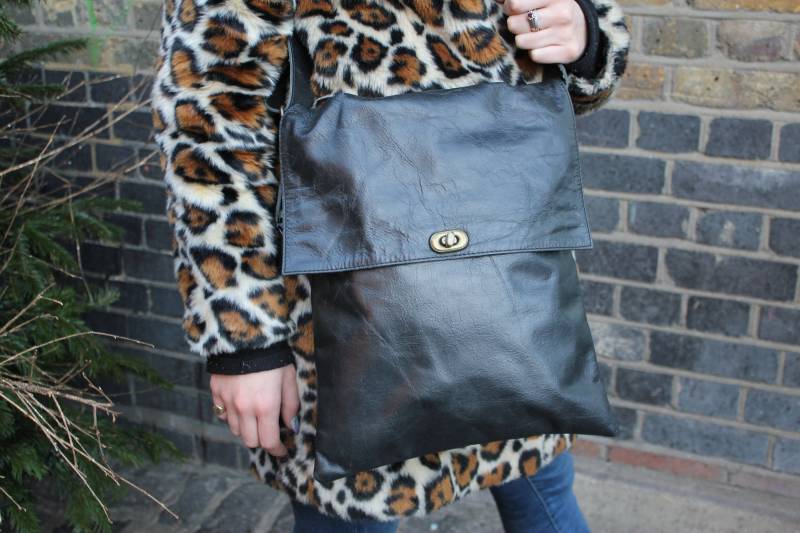 Großer Umschlag Twister Tasche in Schwarzem Leder von OdiLynch