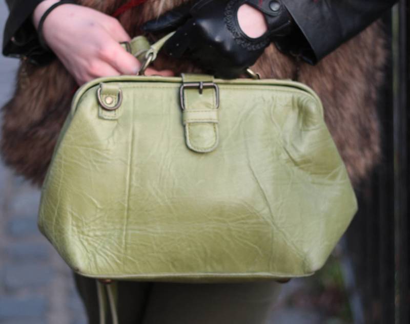 Handgefertigte Doktortasche Aus Leder Apfelgrüne Steampunk Handtasche von OdiLynch