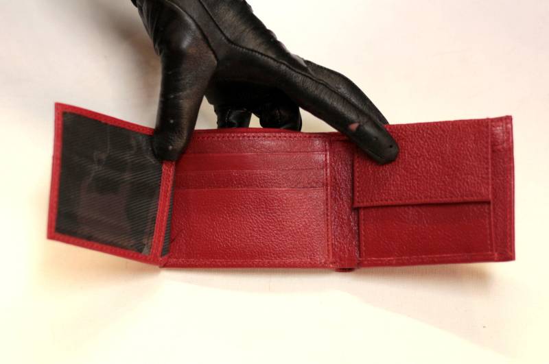 Handgemachte Distressed Rote Leder Geldbörse Winziges Unisex Design von OdiLynch