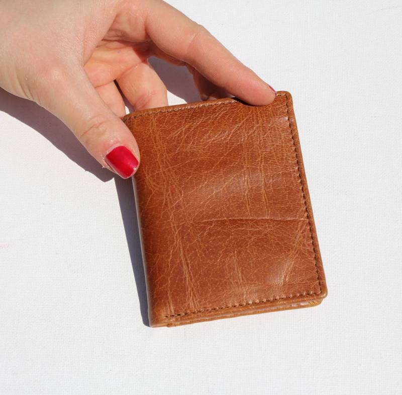 Hellbrauner Leder-Kartenhalter Kompakte Visitenkarten-Geldbörse von OdiLynch
