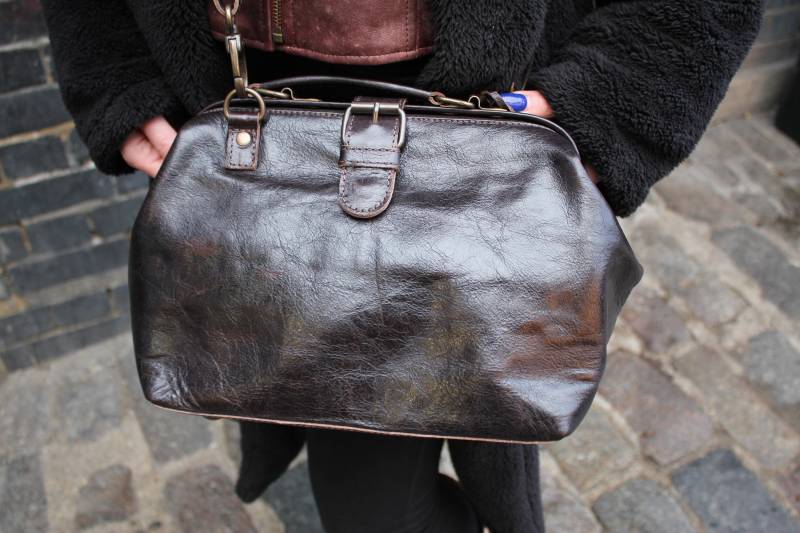 Kleine Braune Leder Arzttasche Vintage Style Top Griff Tasche von OdiLynch