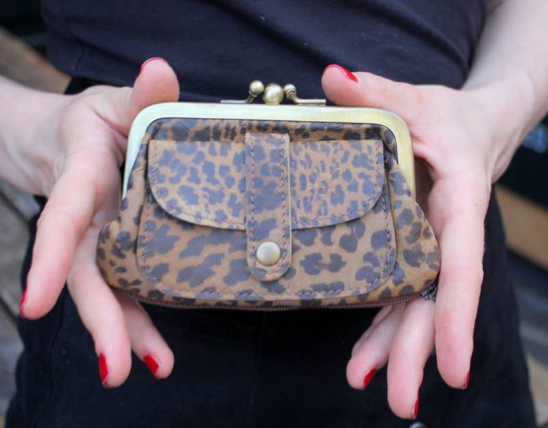 Leopard Print Leder Clip Geldbörse Kiss Lock Verschluss, Reißverschluss Unten von OdiLynch