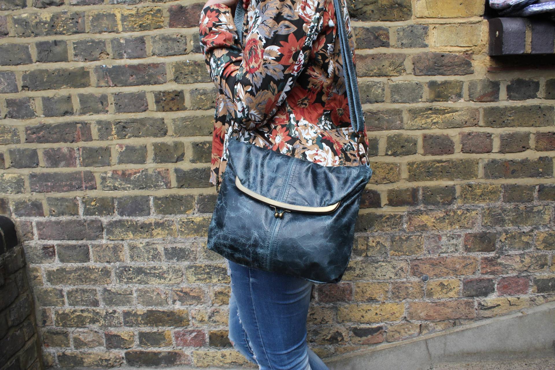 Odilynch Dublin Medium Clip Bag Navy Leder von OdiLynch