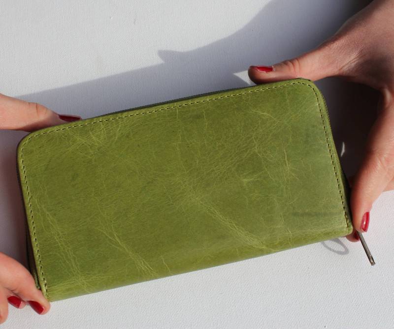 Odilynch Zipper Wrap Apfelgrün Leder Geldbeutel von OdiLynch