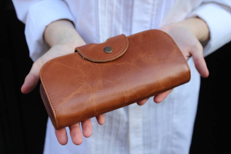 Tan Scrunchy Leder Geldbörse Extra Große Kiss Clip Clutch von OdiLynch