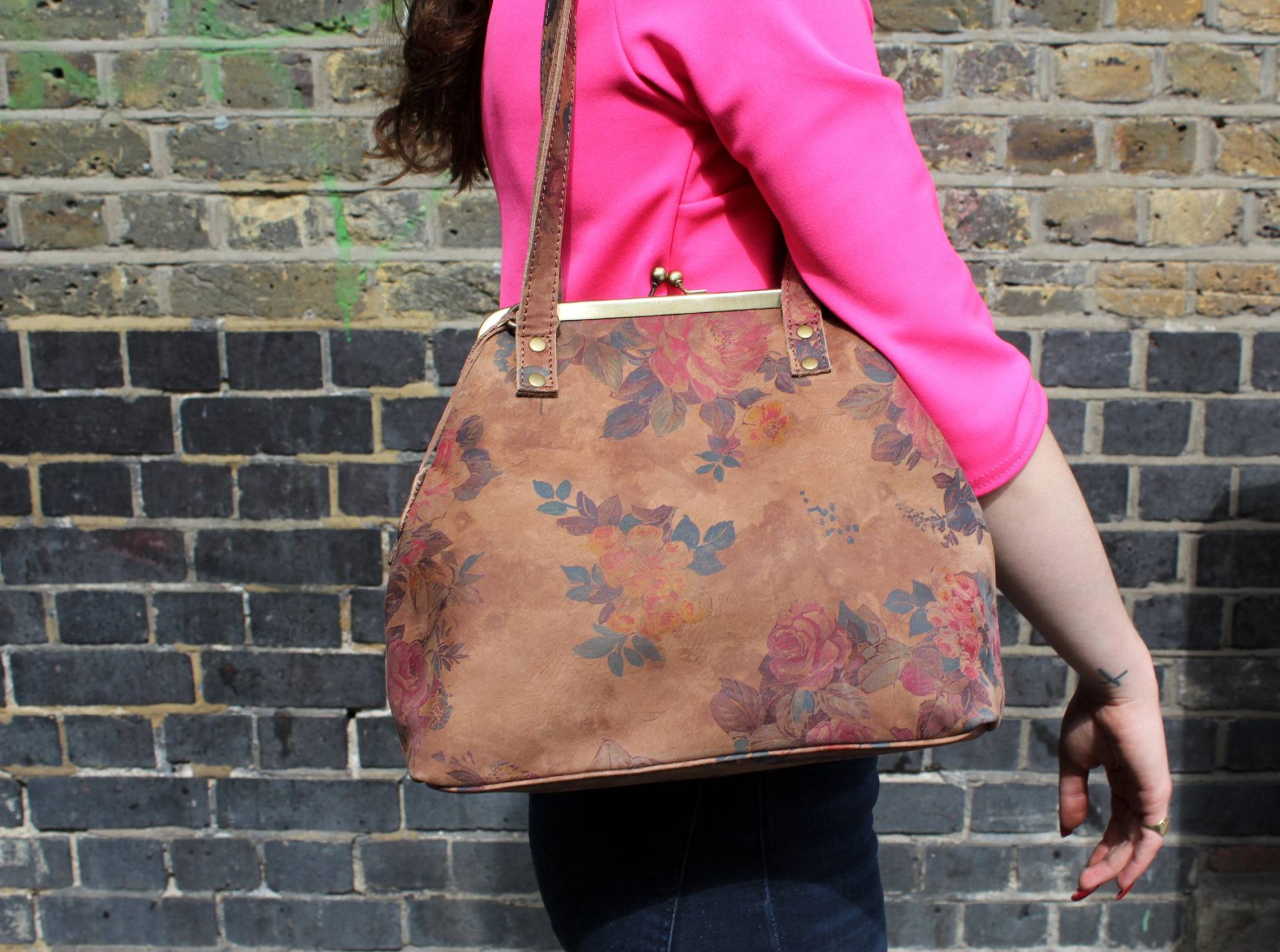 Top Clip Tasche Aus Leder Mit Blumenmuster Odilynch Maya Crossbody Schultertasche von OdiLynch