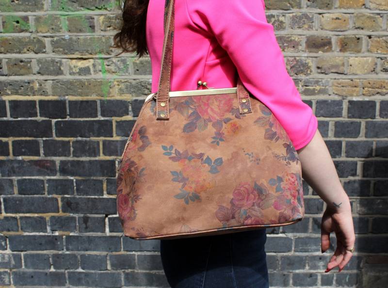 Top Clip Tasche Aus Leder Mit Blumenmuster Odilynch Maya Crossbody Schultertasche von OdiLynch