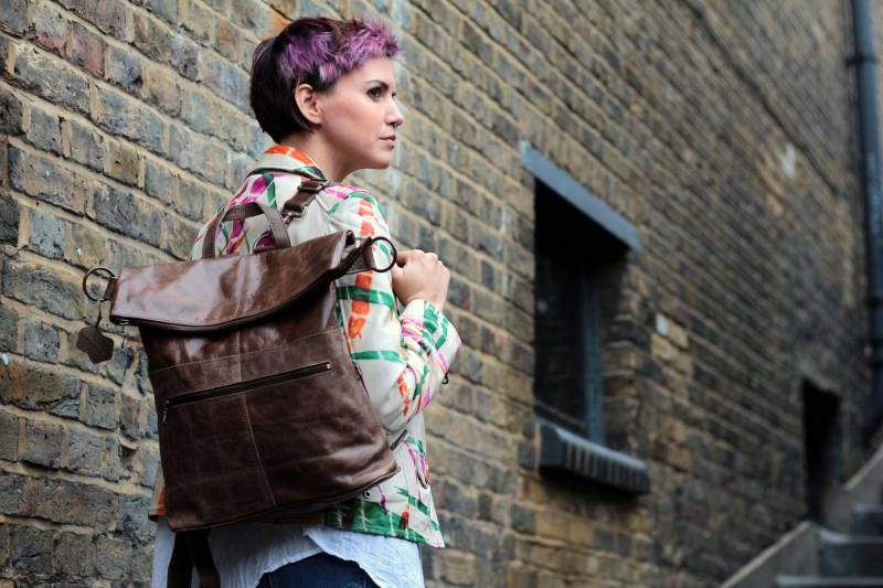 Wandelbarer Brauner Lederrucksack Mehrzweck-Laptoptasche Mit Abnehmbaren Riemen von OdiLynch