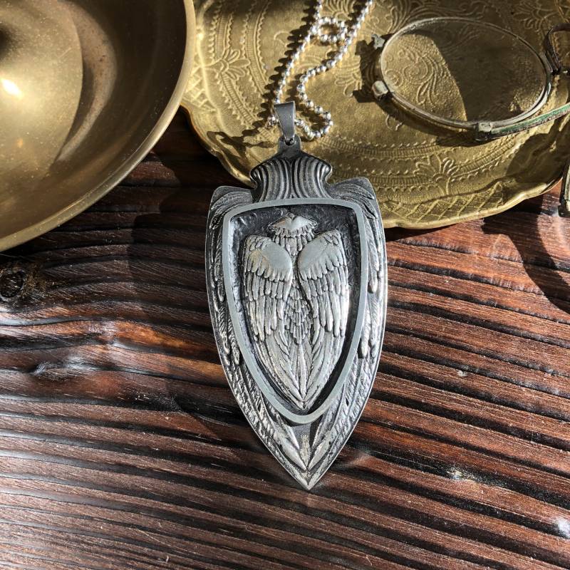 Falke Doktorand Zinn Anhänger - Doppelseitige Halskette von OdonataJArt